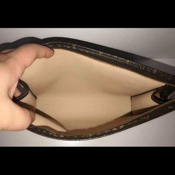 Louis Vuitton Toiletry 26 - Picture 7 of 8